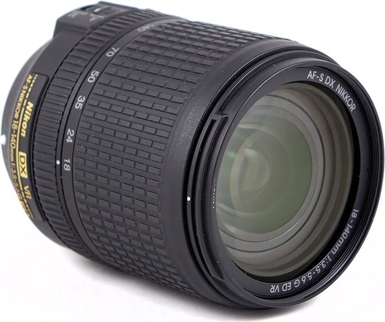 Nikkor 18-140mm f/3.5-5.6G ED VR DX AF-S / JAA819Db