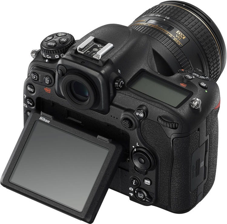 Nikon  D500 kit 16-80mm f/2.8-4E ED VR VBA480K002