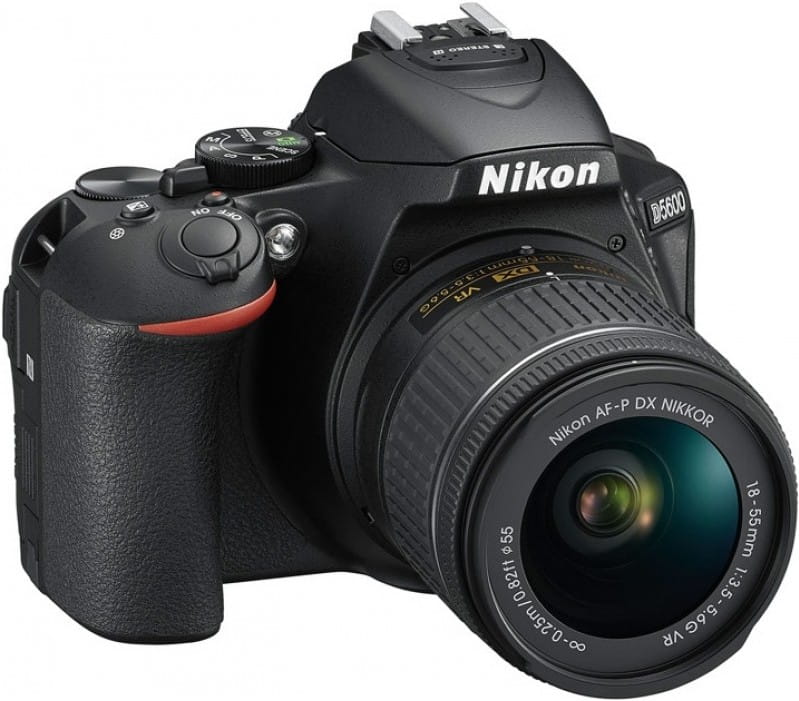 NIKON D5600 + Nikkor 18-55VR KIT / VBA500K001