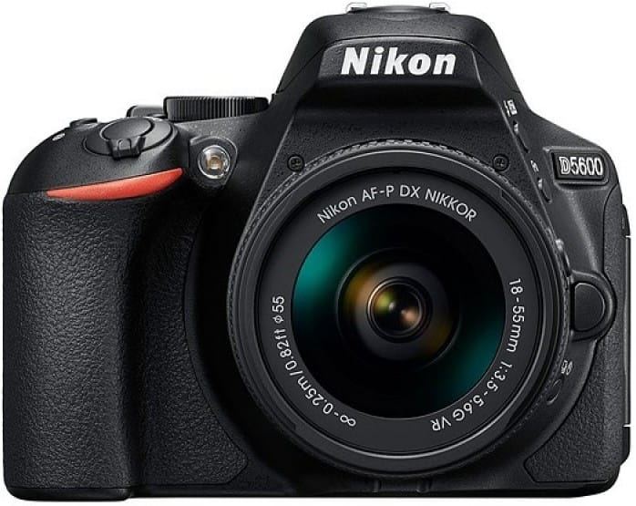 NIKON D5600 + Nikkor 18-55VR KIT / VBA500K001