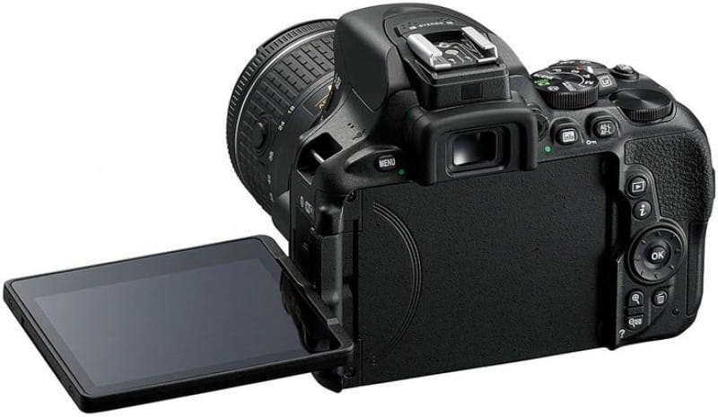 NIKON D5600 + Nikkor 18-55VR KIT / VBA500K001