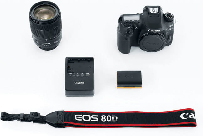 Camera Canon EOS 80D & Lens EF-S 18-135 IS STM