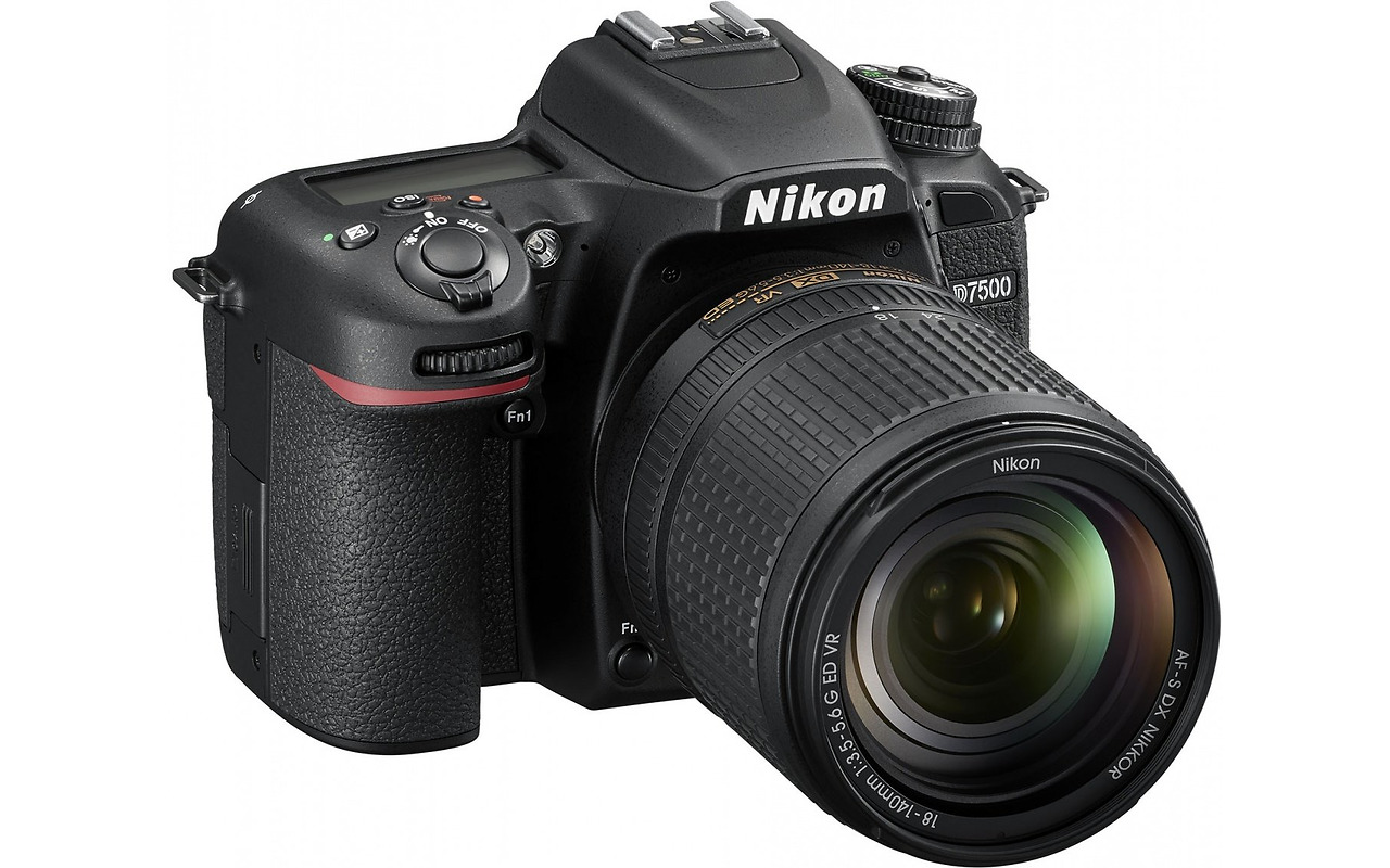 Nikon D7500 + 18-140 VR / VBA510K002 Black