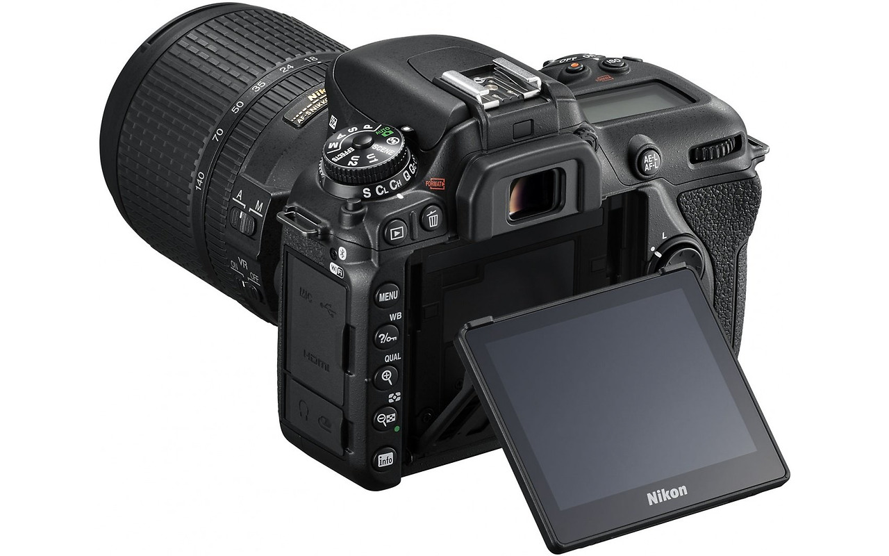 Nikon D7500 + 18-140 VR / VBA510K002 Black