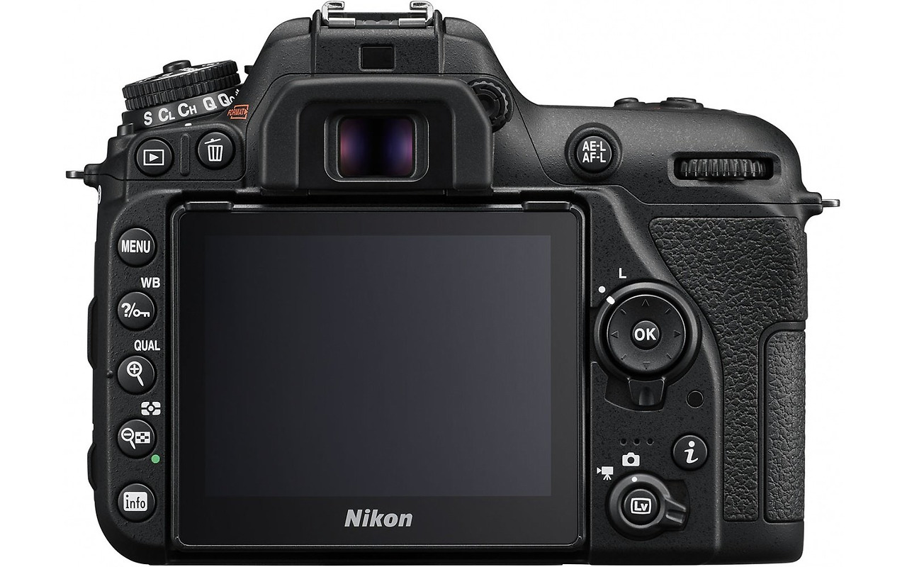 Nikon D7500 + 18-140 VR / VBA510K002 Black