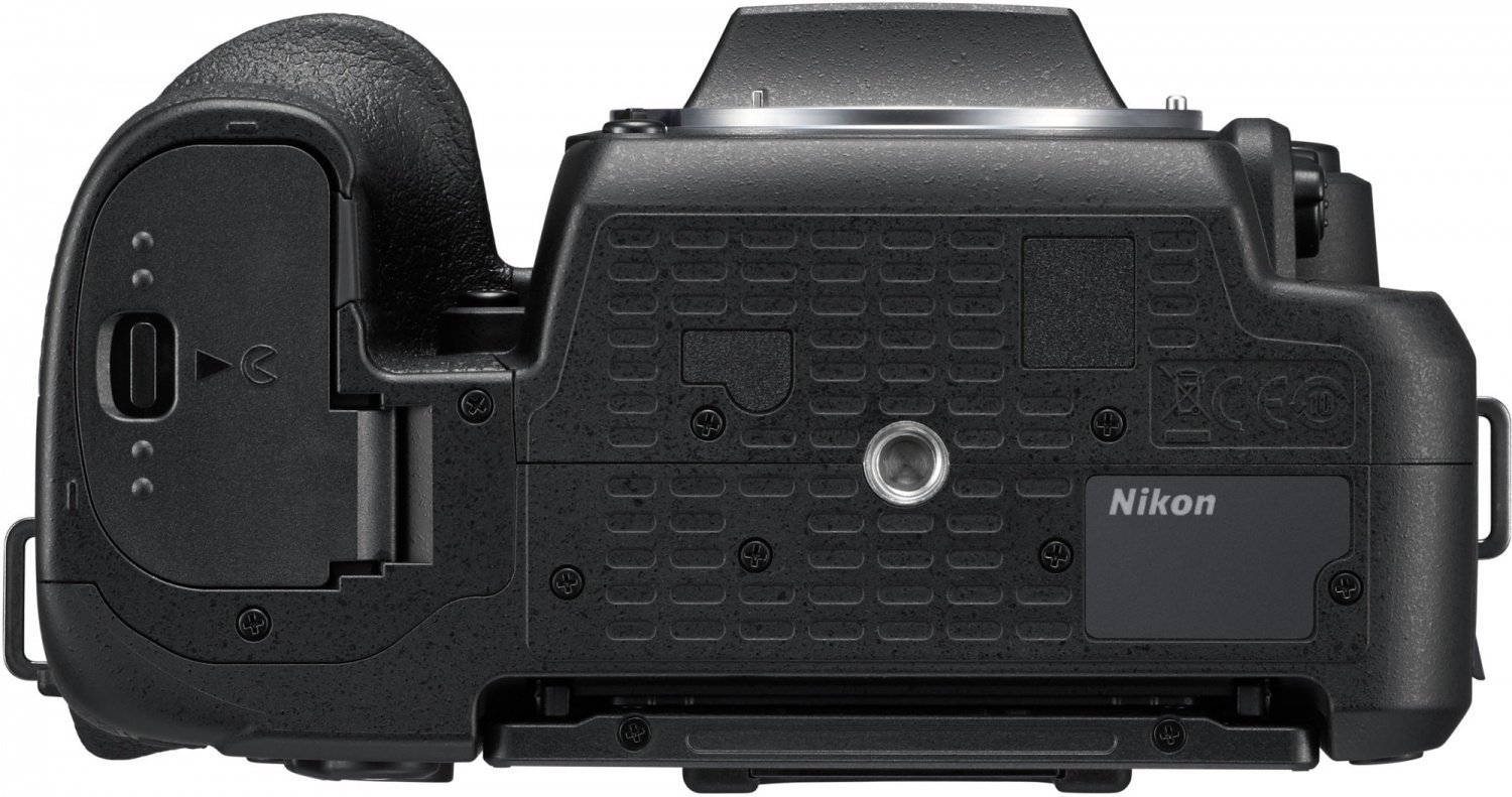 Nikon D7500 + 18-140 VR / VBA510K002 Black