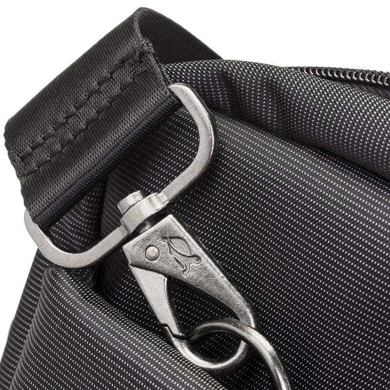 Rivacase 8231 / 15.6" Black