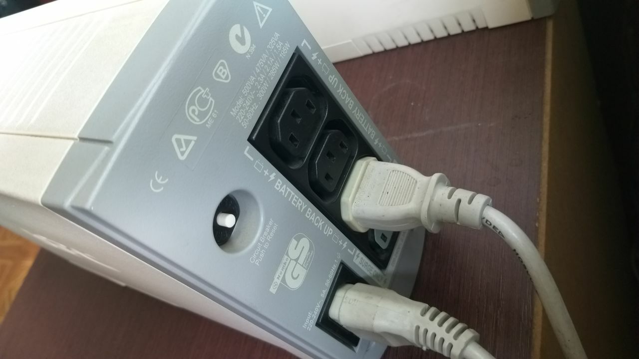 APC Back UPS 500 CS / 500VA 300W