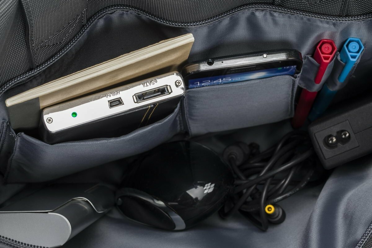 Rivacase 8251 / 17.3" Grey