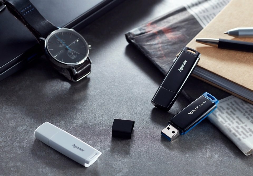 Apacer AH336 32GB USB2.0 Flash Drive AP32GAH336 / White