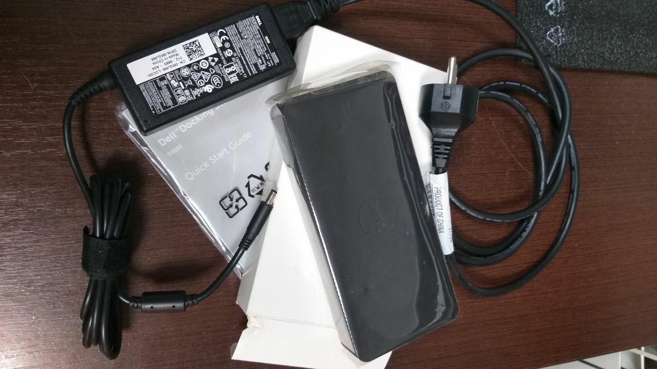DELL D3100 USB 3.0 / Triple Video Docking Station / 452-BBOT