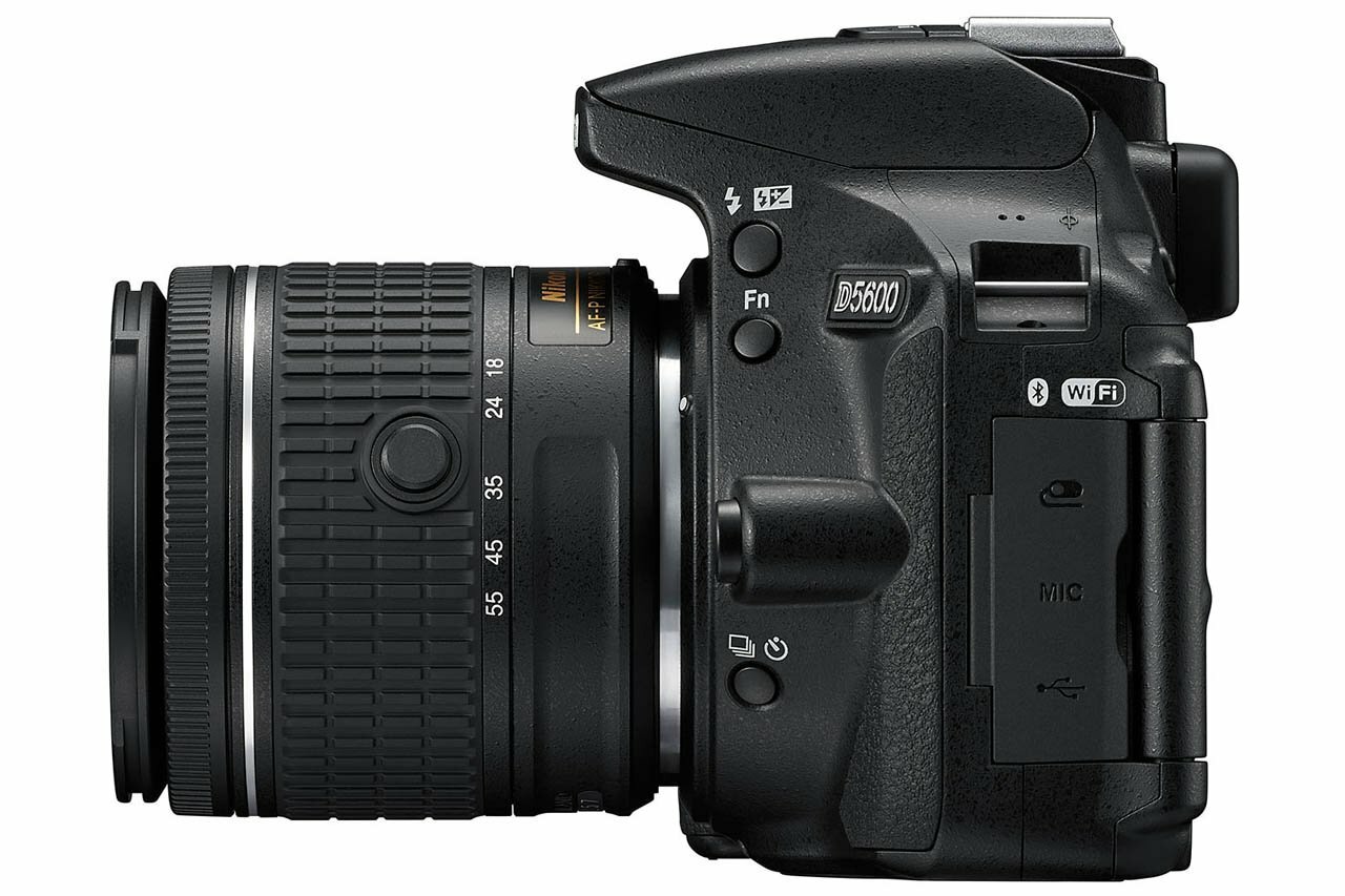 Nikon D5600 AF-S 18-140mm VR / VBA500K002 / Black