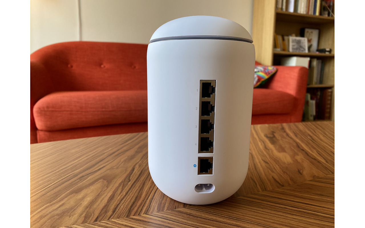 Ubiquiti UniFi Dream Machine / Security Gateway / Cloud Key / Wi-Fi Dual Band / 4-Port Gigabit Switch /