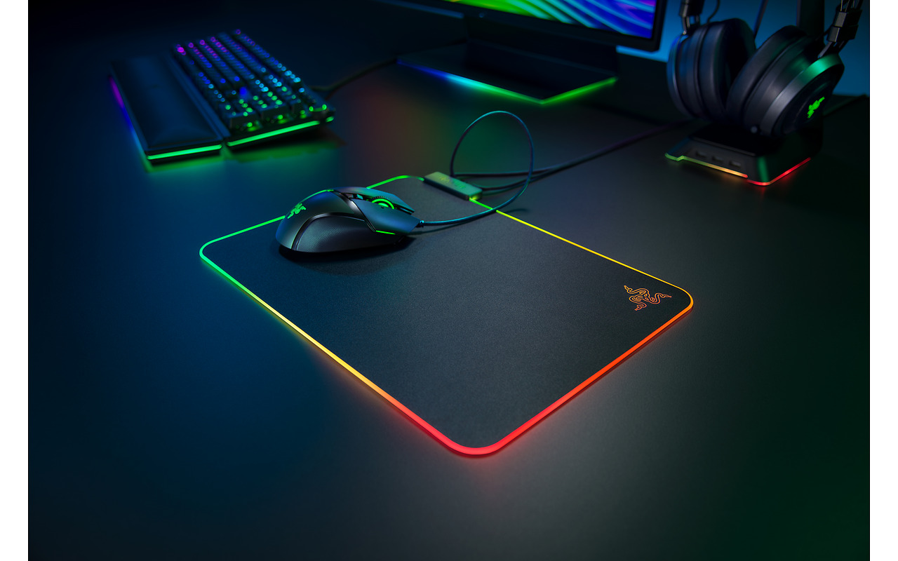 RAZER Firefly V2 Chroma RGB M / RZ02-03020100-R3M1