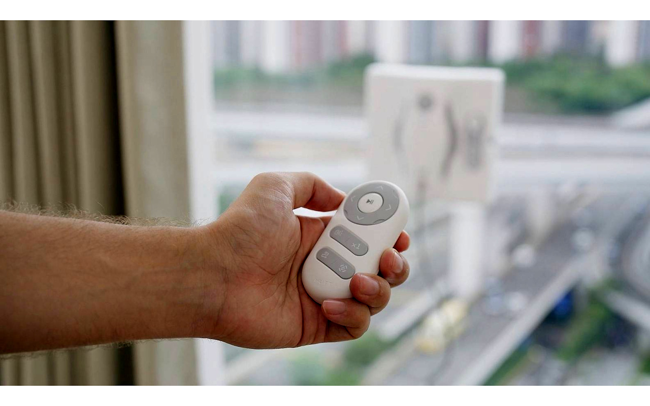 Hutt Robot Vacuum Cleaner for Window W8