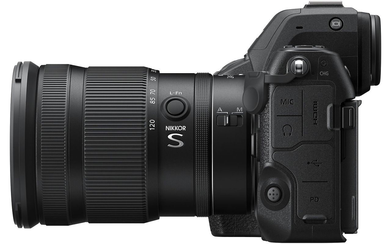 NIKON Z8 + 24-120mm f/4 S / VOA101K001