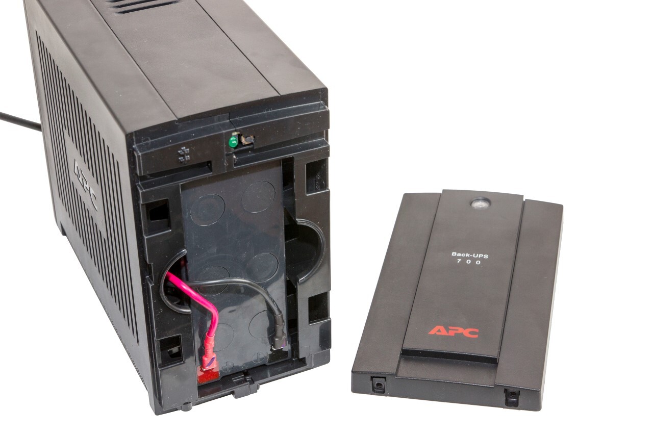 APC Back-UPS BX700UI / 700VA 390W AVR + NEW CSB 7AH
