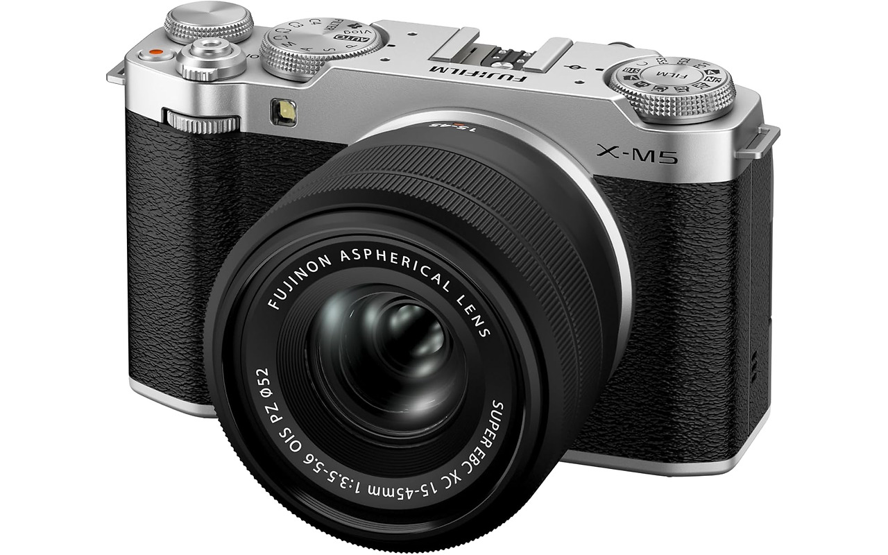 Fujifilm X-M5 + XC 15-45mm Silver