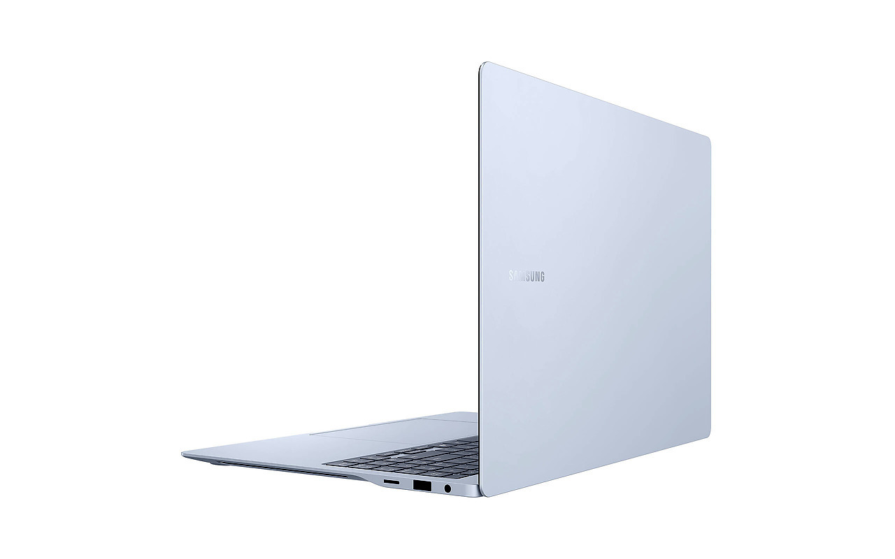 Samsung Galaxy Book4 Edge / 15.6 FullHD LED / Snapdragon X / 16GB DDR5 / 256GB SSD / Windows 11 Home