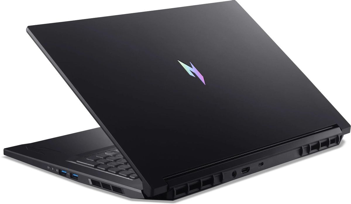 Acer Nitro V 17 AI ANV17-41 / 17.3 IPS FullHD / Ryzen 7 260 AI / 32GB DDR5 / 2TB SSD / GeForce RTX 5070 8GB
