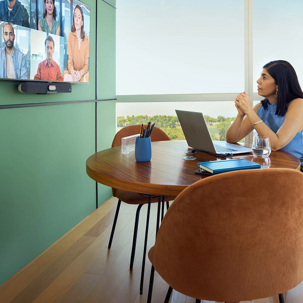 Poly Studio V12 USB Video Bar